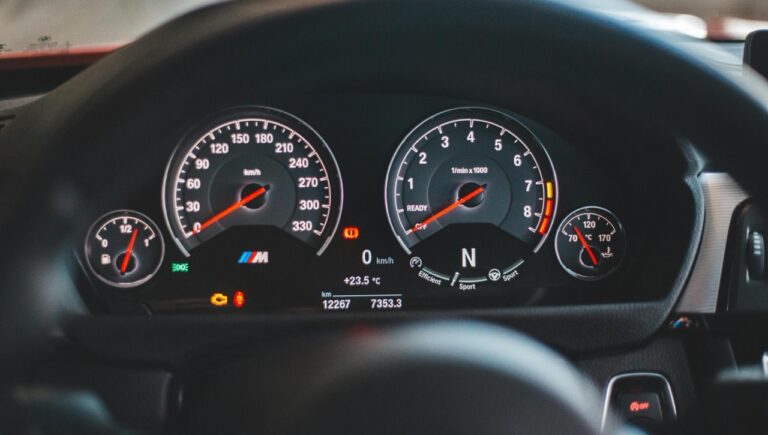 Calculating your car's fuel consumption by using your trip meter