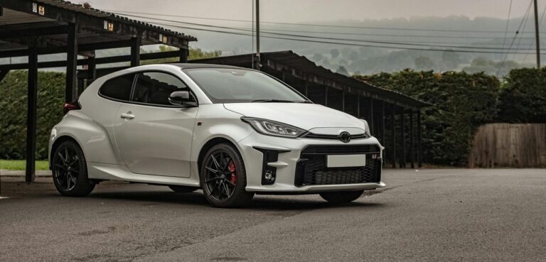 White Toyota Yaris
